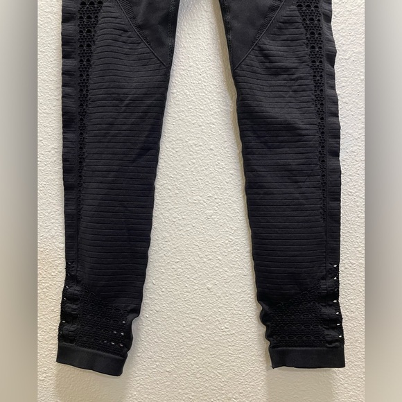 Gymshark Cropped Leggings High Rise Compression Stretch Active Yoga Black Small - Picture 4 of 9